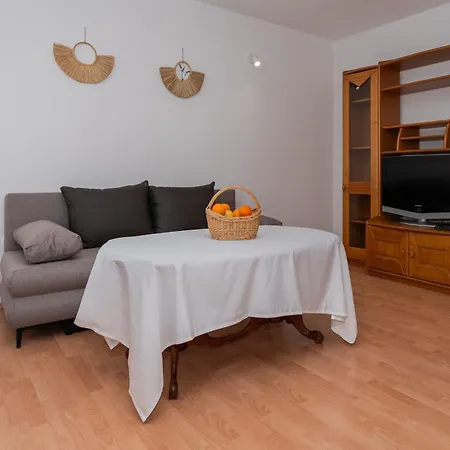Maja With 2 Berdooms, Kastel Luksic Apartament Kaštela