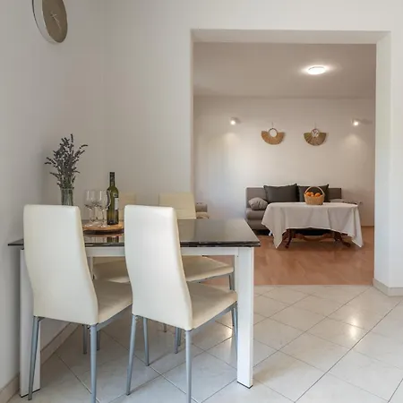 Apartament Maja With 2 Berdooms, Kastel Luksic Kaštela