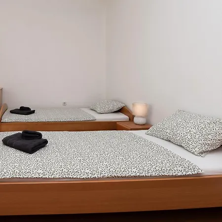 Apartament Maja With 2 Berdooms, Kastel Luksic *