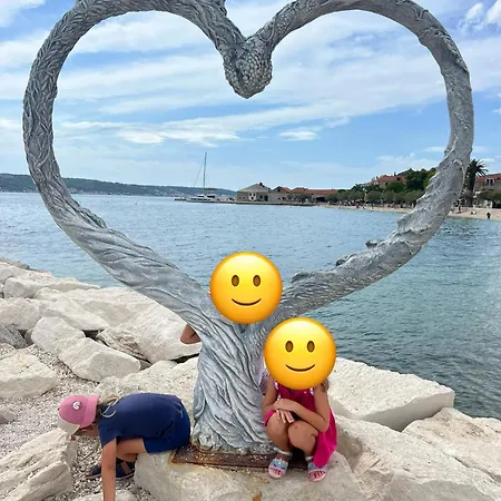 Maja With 2 Berdooms, Kastel Luksic *